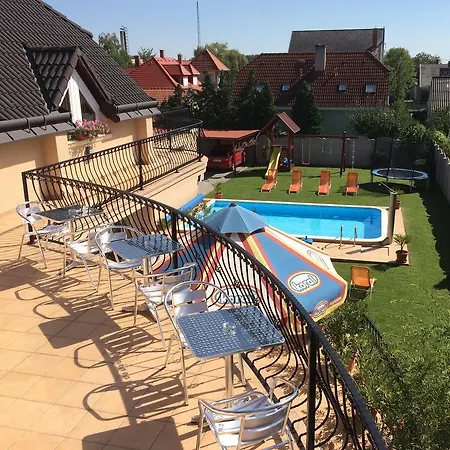 Sungarden Panzio *
